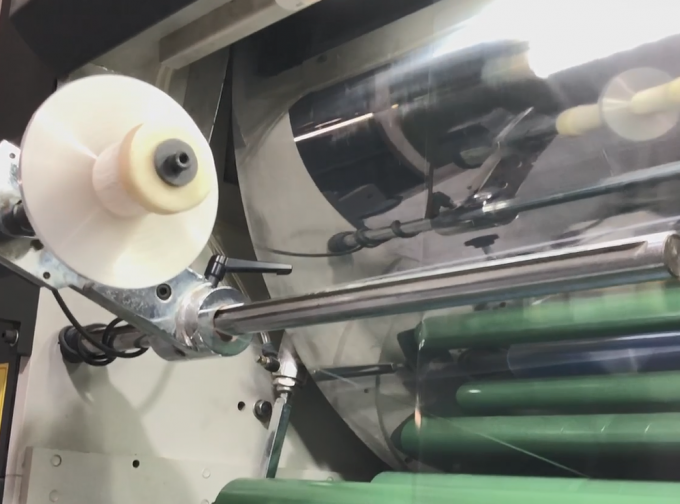 Volledig automatische verticale filmlamineermachine voor roll-to-roll 13