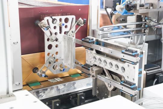 PRY-450A-apparaat voor het inbrengen van touwen in papieren zakken 4