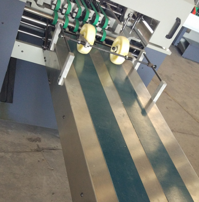 PRY-8D Verzamel- en boekzadelstik- en snijmachine 9